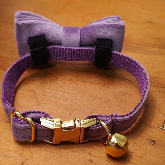 Purple Velvet Bow Cat Collar with Gold Bell and Breakaway Closure NWOT - Picture 2 of 7